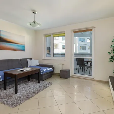 Comfy With Balcony Turystyczna By Renters Apartmán *