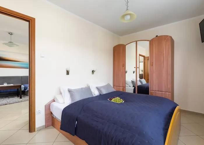 Comfy With Balcony Turystyczna By Renters Appartement