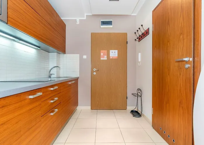 Comfy With Balcony Turystyczna By Renters Apartamento *