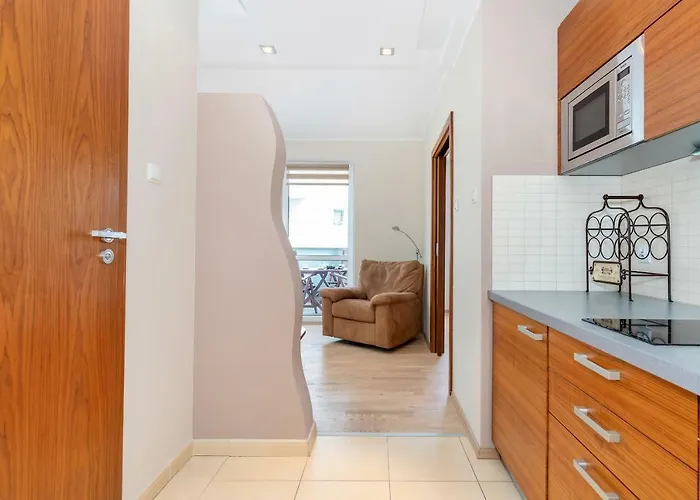 Comfy With Balcony Turystyczna By Renters Appartement